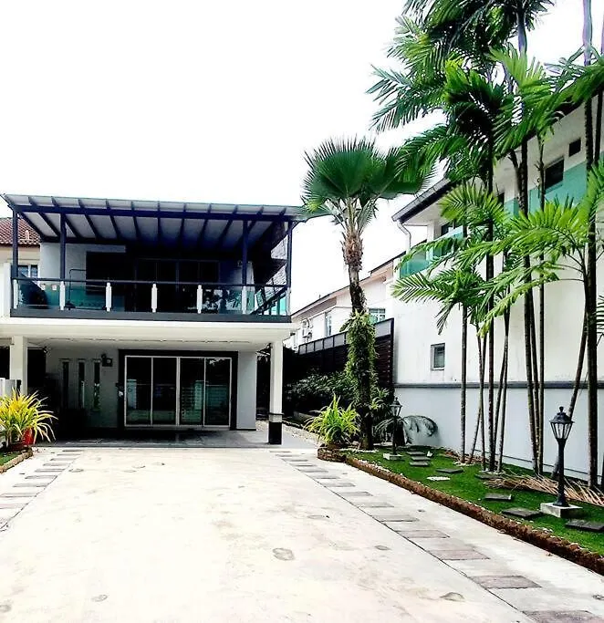 Ferienhaus Garden Cozy2Storey Home 4Room 10Pax@Near Almajusco Bukit Mertajam