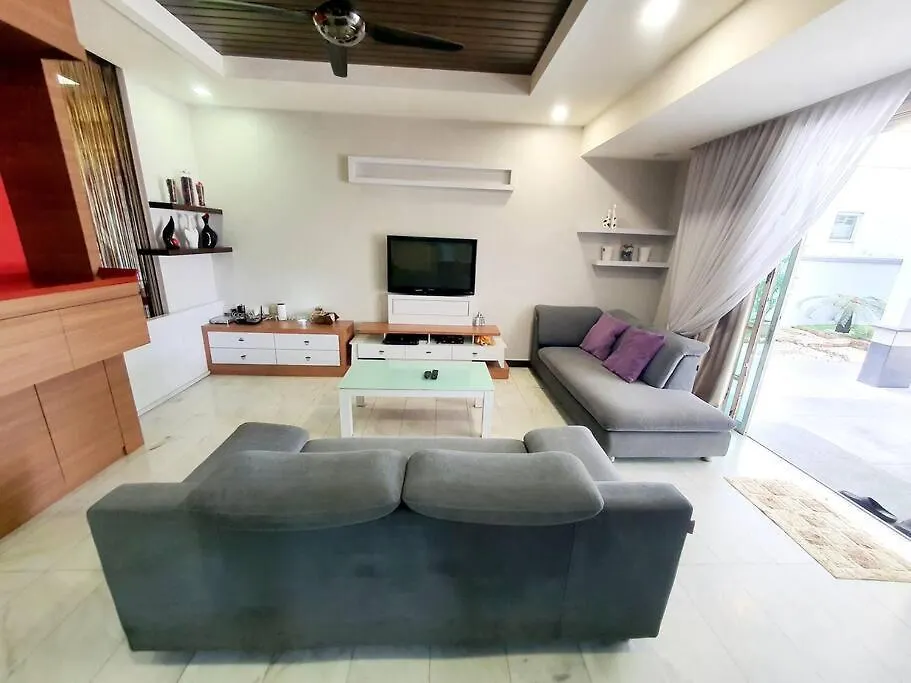 Garden Cozy2Storey Home 4Room 10Pax@Near Almajusco ブキッ・ムルタジャム