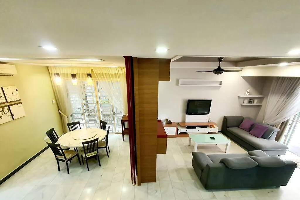 Garden Cozy2Storey Home 4Room 10Pax@Near Almajusco ブキッ・ムルタジャム
