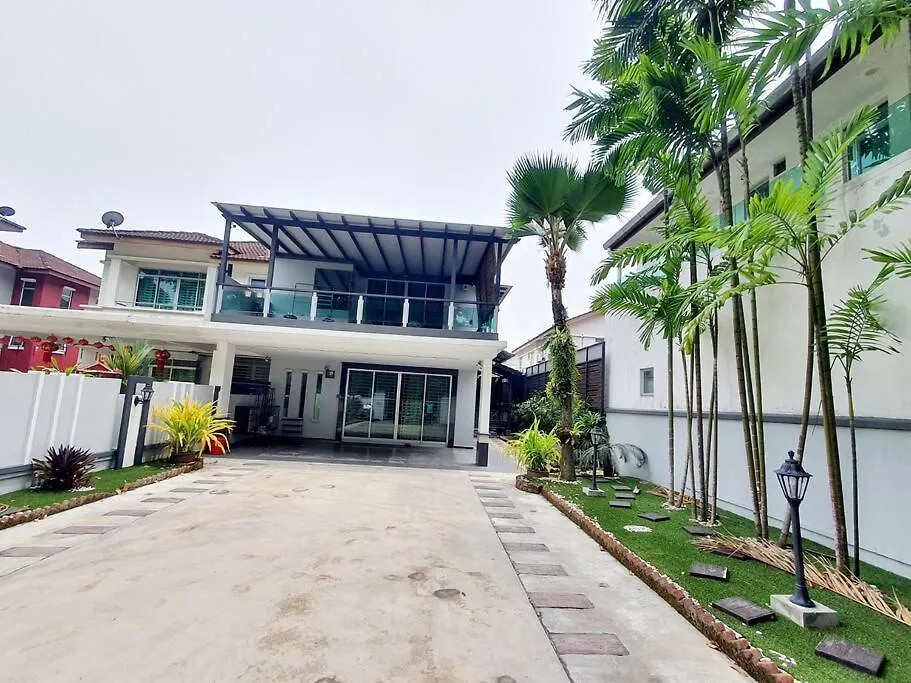 Garden Cozy2Storey Home 4Room 10Pax@Near Almajusco ブキッ・ムルタジャム