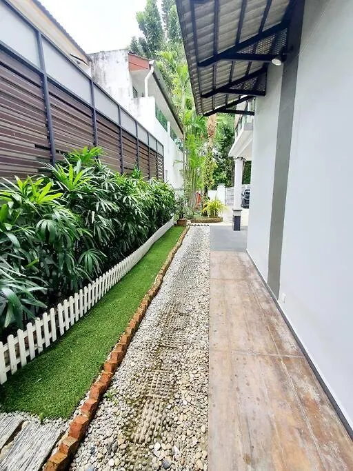 別荘 Garden Cozy2Storey Home 4Room 10Pax@Near Almajusco ブキッ・ムルタジャム
