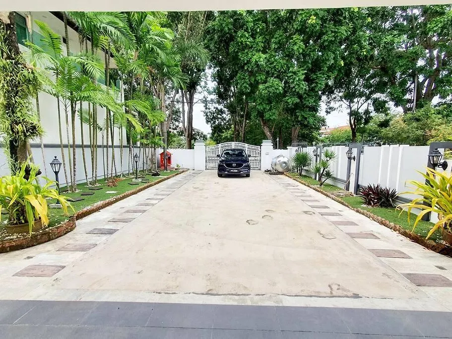 Garden Cozy2Storey Home 4Room 10Pax@Near Almajusco ブキッ・ムルタジャム 0*,